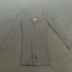 SET ACTIVE LONG SLEEVE SHORTY SUIT SIZE LARGE